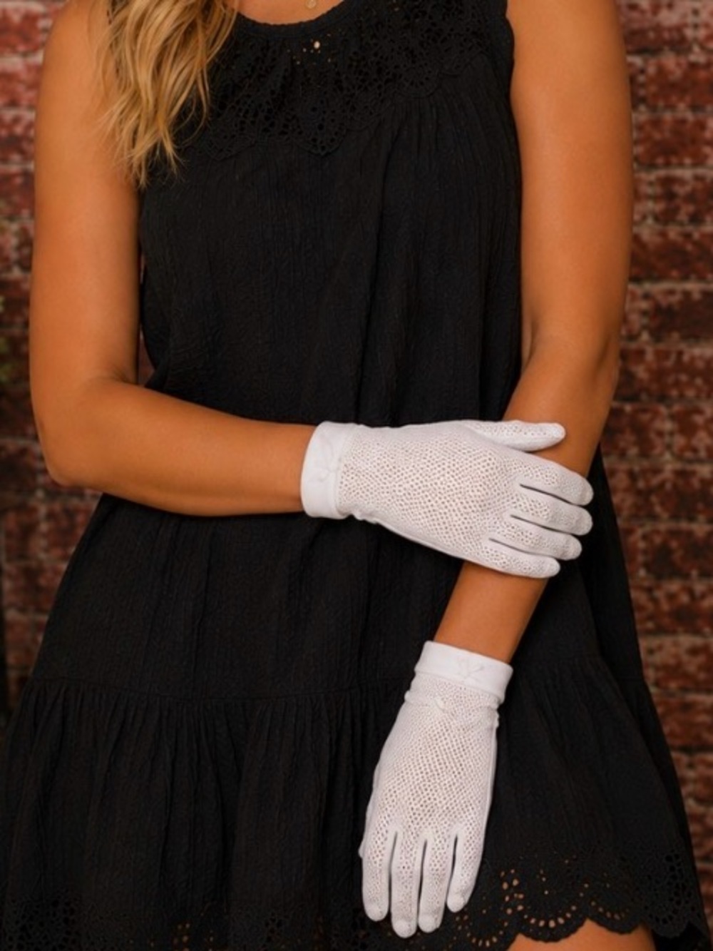 Vintage 60s Short White Mesh Front Stretch Nylon Gloves